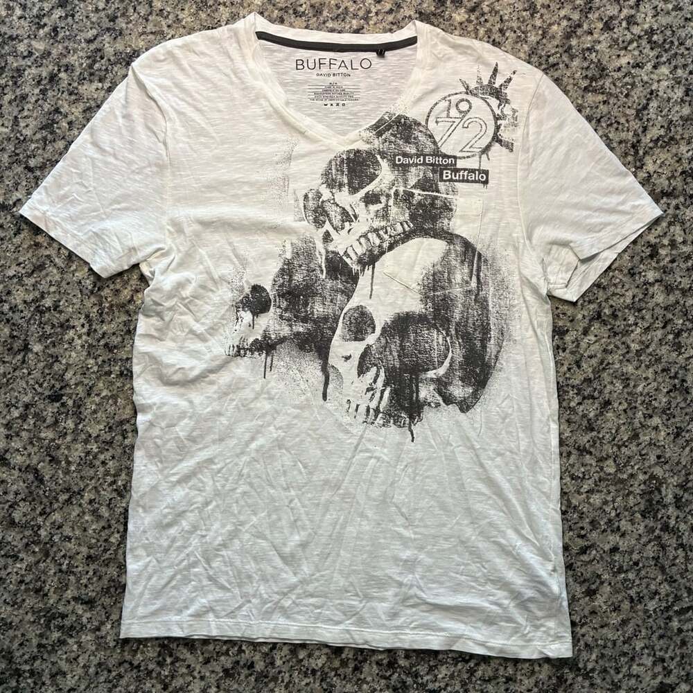 Buffalo David Bitton Skull Graphic V-Neck T-Shirt White Size M